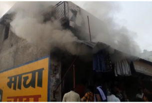 हरियाणा के चरखी दादरी इलाके की एक दुकान विक्की फैशन प्वाइंट व बूट हाउस में भयानक आग लगने की खबर सामने आई है। Total tv, News haryana, Live,