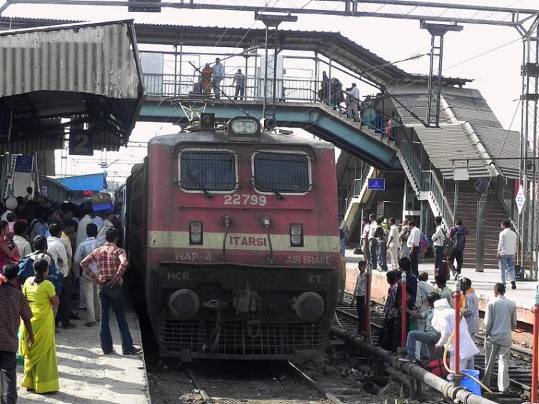 Hindi khabar : स्टेशनों पर बढ़ती भीड़ को देखते हुए रेलवे ने लिया बड़ा फैसला | Total