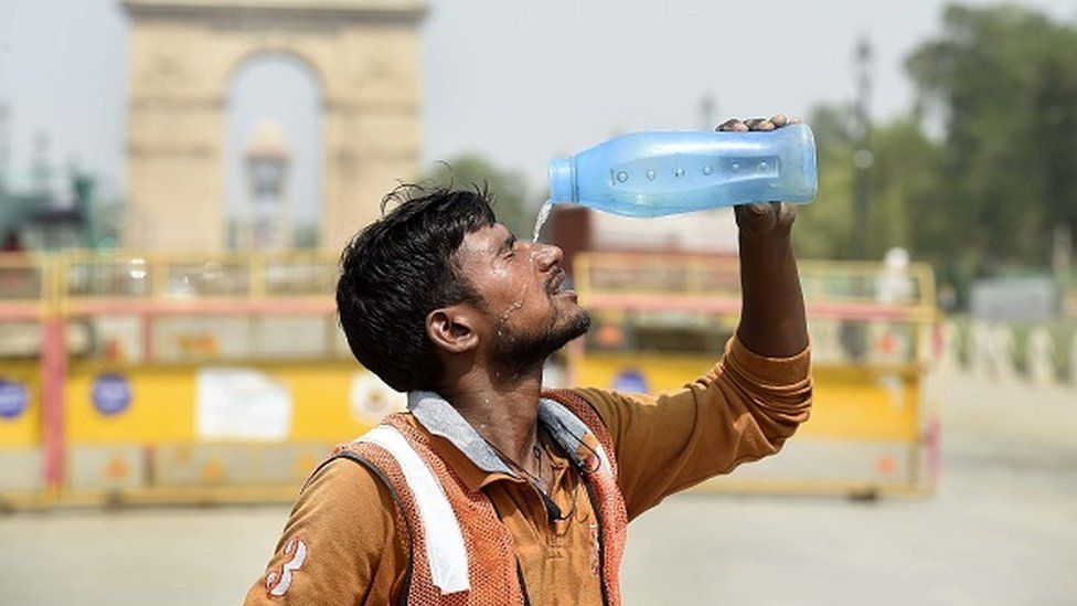 Delhi temperature : दिल्ली में हीटवेव का प्रकोप, 44 डिग्री पहुंचा तापमान | Totaltv,