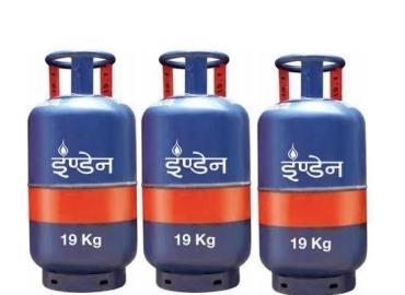 Commercial cylinder price: दिल्ली में कमर्शियल सिलेंडर के दाम 198 रुपये घटे |