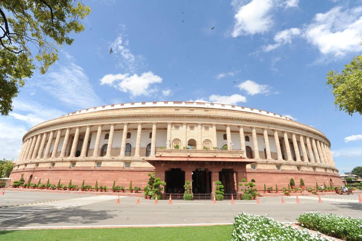 India latest news: लोकसभा से कांग्रेस के 4 सांसद पूरे सत्र के लिए निलंबित | Live |