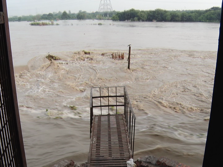 Yamuna water level, दिल्ली में यमुना नदी खतरे के निशान से ऊपर बह रही. | News|