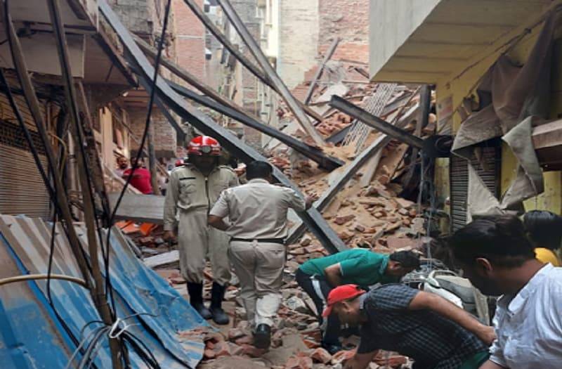 Delhi Building Collapse, आजाद मार्केट में निर्माणाधीन बिल्डिंग गिरने से 3 की मौत...