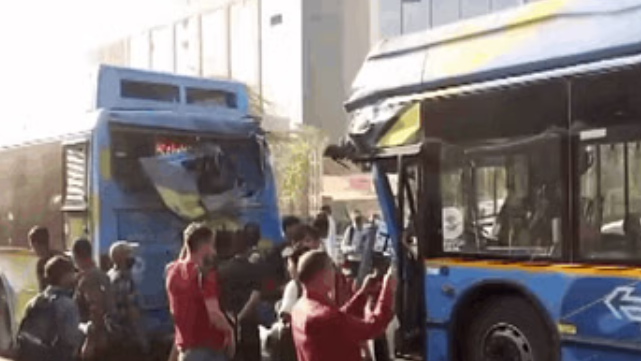 Accident News: Two DTC buses collide in South West Delhi, 2 people injured, Delhi accident news, delhi dtc bus, bus accident today, delhi police, Delhi NCR News in Hindi, Latest Delhi NCR News in Hindi, Delhi NCR Hindi Samachar, #delhi, #delhincr, #accident, #RoadAccident, #dtcbus, #BusAccident, #policeman, #DelhiPolice-youtube-facebook-twitter-amazon-google-totaltv live, total news in hindi