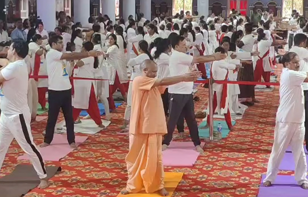 International Yoga Day: CM Yogi did yoga in Lucknow, On the occasion of Yoga Day, CM Yogi did Yogasana in Lucknow, Lucknow news, international yoga day, yogi adityanath, issues,news,state,International Yoga Day 2022,Yoga For Humanity Theme, Yogi Adityanath, CM Yogi Adityanath, #lucknow, #UttarPradesh, #UPNews, #CMYogi, #YogiAdityanath, #NarendraModi, #BJPGovernment, #yogaday2024, #yogadaytheme, #yoga, #InternationalYogaDay, #health, #healthylifestyle, #healthtips-youtube-facebook-twitter-amazon-google-totaltv live, total news in hindi