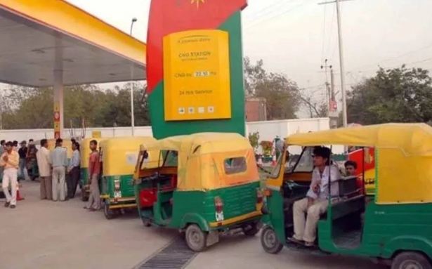 CNG Price: After CNG, fares have now increased, auto drivers are adamant, Delhi CNG price hike, CNG price hike, reaction of auto taxi drivers, CNG price hike, first reaction to taxi-auto drivers' complaint against inflation after CNG price hike., #delhi, #CNGproud, #gaziabad-youtube-facebook-twitter-amazon-google-totaltv live, total news in hindi