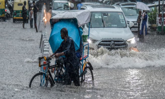 Weather: Delhi submerged due to heavy rains, traffic affected, problems increased for people, delhi traffic update, delhi rain today, delhi rain news, delhi weather today, delhi traffic news, delhi traffic alert, delhi monsoon update, #weather, #WeatherUpdate, #IMD, #delhi, #delhincr, #DelhiNews, #DelhiWeather, #traffic, #mansoon, #mausam-youtube-facebook-twitter-amazon-google-totaltv live, total news in hindi